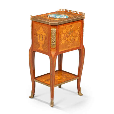 A LOUIS XVI ORMOLU-MOUNTED TULIPWOOD AND FRUITWOOD MARQUETRY WORK TABLE A OUVRAGE - фото 3