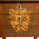A LOUIS XVI ORMOLU-MOUNTED TULIPWOOD AND FRUITWOOD MARQUETRY WORK TABLE A OUVRAGE - photo 6