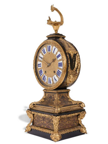 A LOUIS XIV ORMOLU-MOUNTED BRASS AND TORTOISESHELL-INLAID `BOULLE` MARQUETRY AND EBONY CLOCK - фото 2
