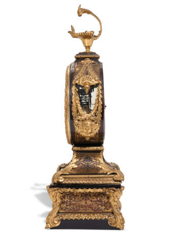 A LOUIS XIV ORMOLU-MOUNTED BRASS AND TORTOISESHELL-INLAID `BOULLE` MARQUETRY AND EBONY CLOCK - фото 3