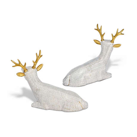 A PAIR OF CLOISONNE ENAMEL MODELS OF DEER - Foto 3