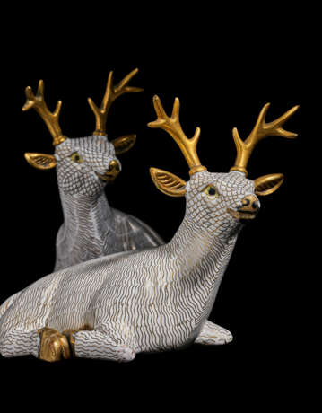 A PAIR OF CLOISONNE ENAMEL MODELS OF DEER - Foto 5