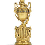 A LATE LOUIS XV ORMOLU PENDULE A CERCLES TOURNANTS - photo 1