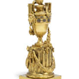 A LATE LOUIS XV ORMOLU PENDULE A CERCLES TOURNANTS - photo 2