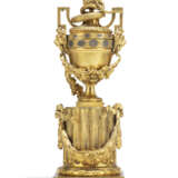 A LATE LOUIS XV ORMOLU PENDULE A CERCLES TOURNANTS - photo 3