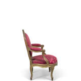 A LOUIS XV GILTWOOD FAUTEUIL - фото 4