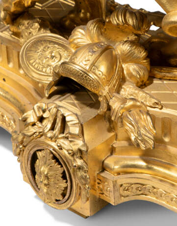 A LOUIS XVI ORMOLU TIMEPIECE MANTEL CLOCK - photo 6