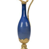 A FRENCH ORMOLU-MOUNTED CHINESE PORCELAIN VASE - Foto 2