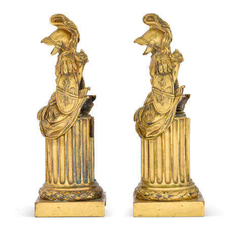 A PAIR OF LOUIS XVI ORMOLU CHENETS `AUX TROPHEES` - фото 5