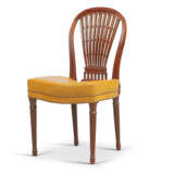 A HARLEQUIN SET OF SIX LOUIS XVI MAHOGANY DINING-CHAIRS - Foto 3