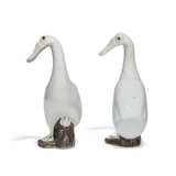 A PAIR OF CHINESE EXPORT WHITE-GLAZED MODELS OF DUCKS - photo 2