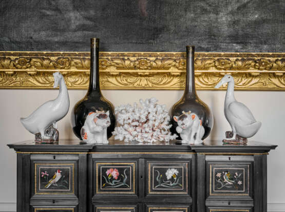 A PAIR OF CHINESE EXPORT WHITE-GLAZED MODELS OF DUCKS - photo 6