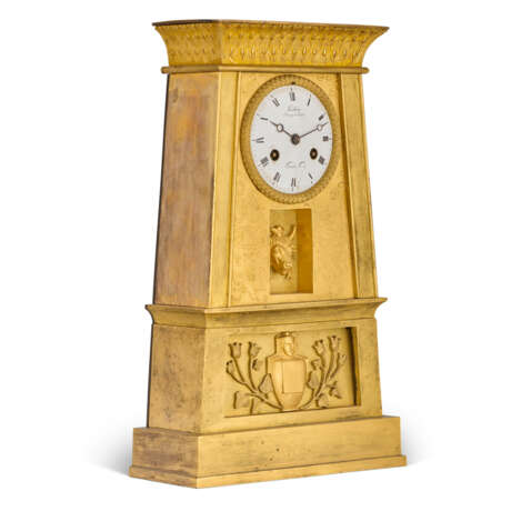 AN EMPIRE ORMOLU MANTEL CLOCK - Foto 3