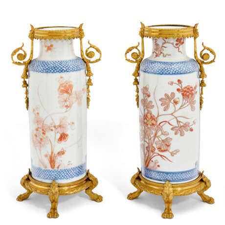 A PAIR OF LATE LOUIS XVI ORMOLU-MOUNTED CHINESE IMARI PORCELAIN VASES - photo 1