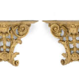 A MATCHED PAIR OF REGENCE GILTWOOD BRACKETS - фото 1
