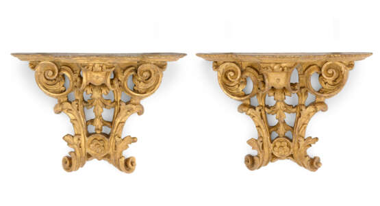 A MATCHED PAIR OF REGENCE GILTWOOD BRACKETS - фото 1