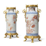 A PAIR OF LATE LOUIS XVI ORMOLU-MOUNTED CHINESE IMARI PORCELAIN VASES - photo 2