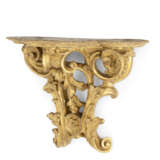 A MATCHED PAIR OF REGENCE GILTWOOD BRACKETS - photo 2