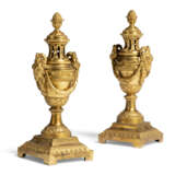 A PAIR OF LOUIS XVI ORMOLU CASSOLETTES - Foto 1