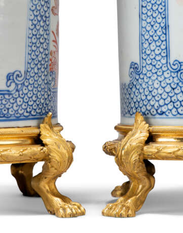 A PAIR OF LATE LOUIS XVI ORMOLU-MOUNTED CHINESE IMARI PORCELAIN VASES - photo 7