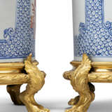 A PAIR OF LATE LOUIS XVI ORMOLU-MOUNTED CHINESE IMARI PORCELAIN VASES - photo 7