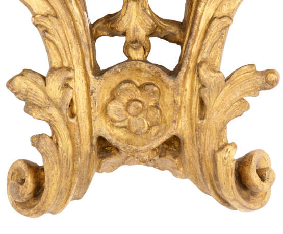 A MATCHED PAIR OF REGENCE GILTWOOD BRACKETS - Foto 7