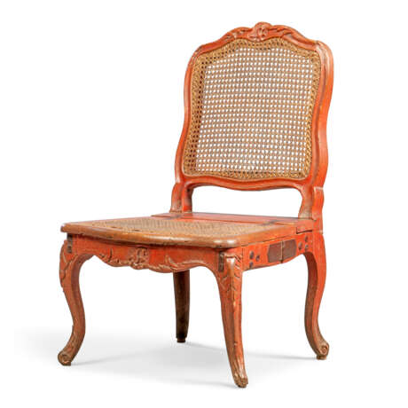 A LOUIS XV RED-PAINTED CAMPAIGN CHAIR - photo 1