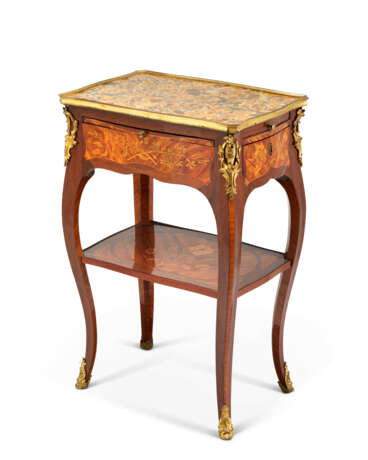 A LOUIS XV ORMOLU-MOUNTED AMARANTH, TULIPWOOD AND FRUITWOOD MARQUETRY TABLE-EN-CHIFFONIERE - фото 2