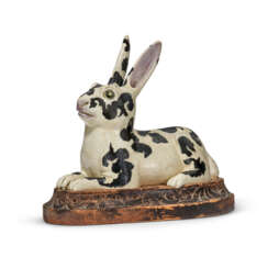 A CHINESE EXPORT MODEL OF A SPOTTED RABBIT