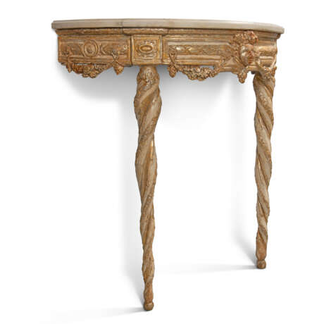 A PAIR OF ITALIAN WHITE-PAINTED AND PARCEL-GILT CONSOLES - Foto 4