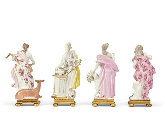 A SET OF FOUR ORMOLU-MOUNTED MEISSEN PORCELAIN ALLEGORICAL FIGURES - Foto 3