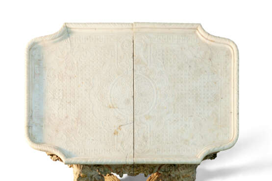 A REGENCE GILTWOOD AND CARVED WHITE MARBLE CENTRE TABLE - photo 5