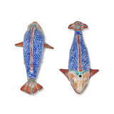 A RARE PAIR OF KAKIEMON MODELS OF CARP - Foto 4