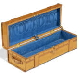 A FRENCH CARVED SATINWOOD BOX - photo 4