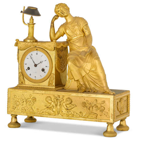 AN EMPIRE ORMOLU MANTEL CLOCK - Foto 4