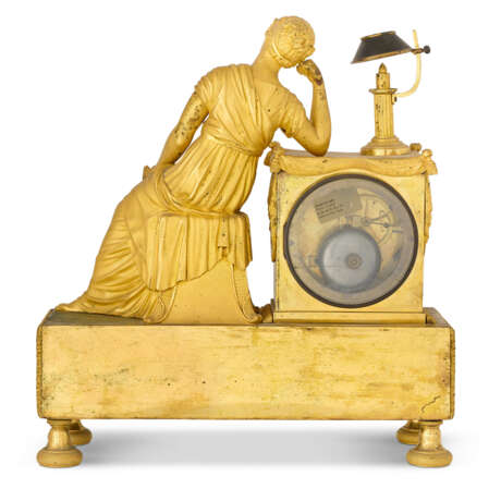 AN EMPIRE ORMOLU MANTEL CLOCK - photo 5