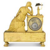 AN EMPIRE ORMOLU MANTEL CLOCK - Foto 5