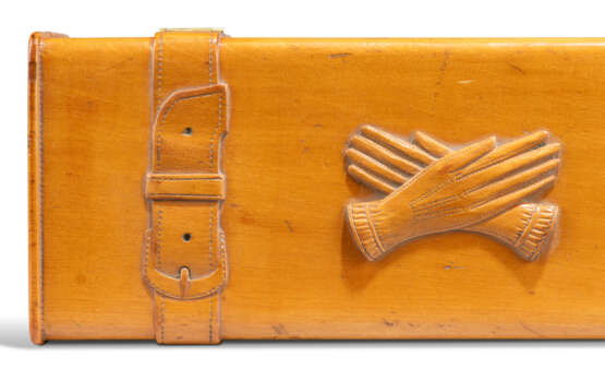 A FRENCH CARVED SATINWOOD BOX - photo 6