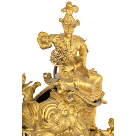 A LOUIS XV ORMOLU STRIKING CARTEL CLOCK - фото 3