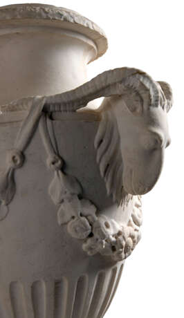 A PAIR OF NEOCLASSICAL GREY-VEINED MARBLE VASES - Foto 5