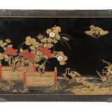 A JAPANESE SILVER-MOUNTED BLACK AND GOLD LACQUER BOX - photo 2