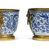 A PAIR OF REGENCE ORMOLU-MOUNTED CHINESE BLUE AND WHITE PORCELAIN CACHE-POTS - photo 2