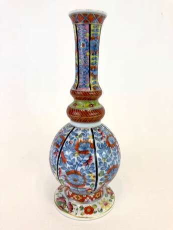 Balustervase mit Asiatika-Dekor: Meissen Porzellan, um 1750, sehr gut. - photo 3