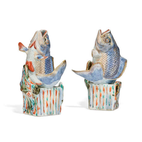 A PAIR OF ARITA MODELS OF LEAPING CARP - photo 1