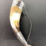 Trinkhorn: Horn mit edler Silbermontur, in Form eines Skorpion-Stachel. - photo 4