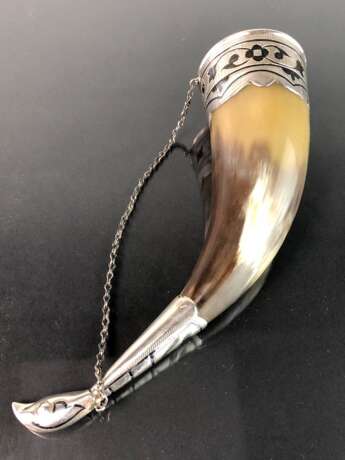 Trinkhorn: Horn mit edler Silbermontur, in Form eines Skorpion-Stachel. - Foto 5