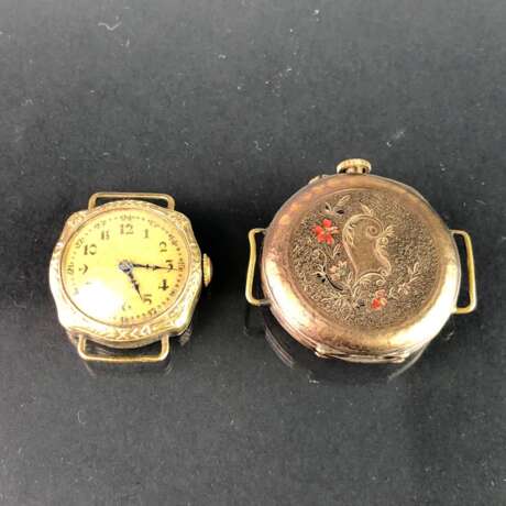 Zwei Damenarmbanduhren, Jugendstil. Eine Uhrenkralle / Armband für die Taschenuhr. Gold-Doublée, sehr schön. - Foto 1