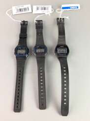Drei CASIO Uhren / Armbanduhren. Ungetragen aus Uhrmachernachlaß. Tadellos.