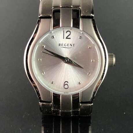 Armbanduhr: "REGENT". Titan, Mineralglas. Ungetragen aus Uhrmachernachlaß. Tadellos. - photo 1