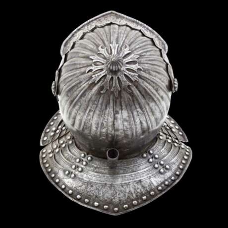 Geschlossener Helm für Kürassiere, Frankreich um 1620. - Foto 6